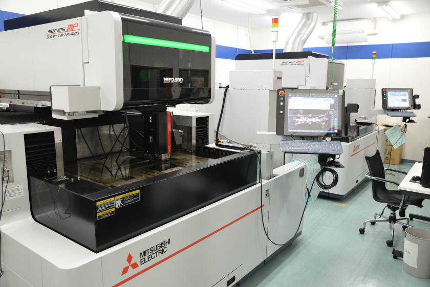 ワイヤ放電加工機MP2400超高精度仕様